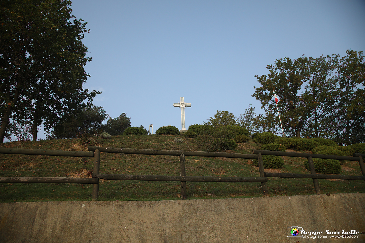 VBS_0898 - I Piloni della Via Crucis del Sacro Monte di Montà d'Alba.jpg